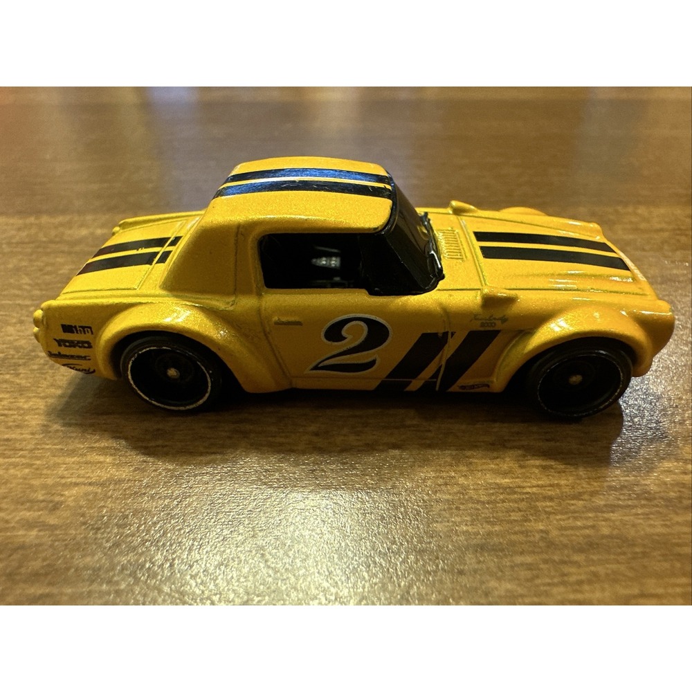 2016 Hot Wheels Yellow Fairlady 2000 DTW94‎ Used